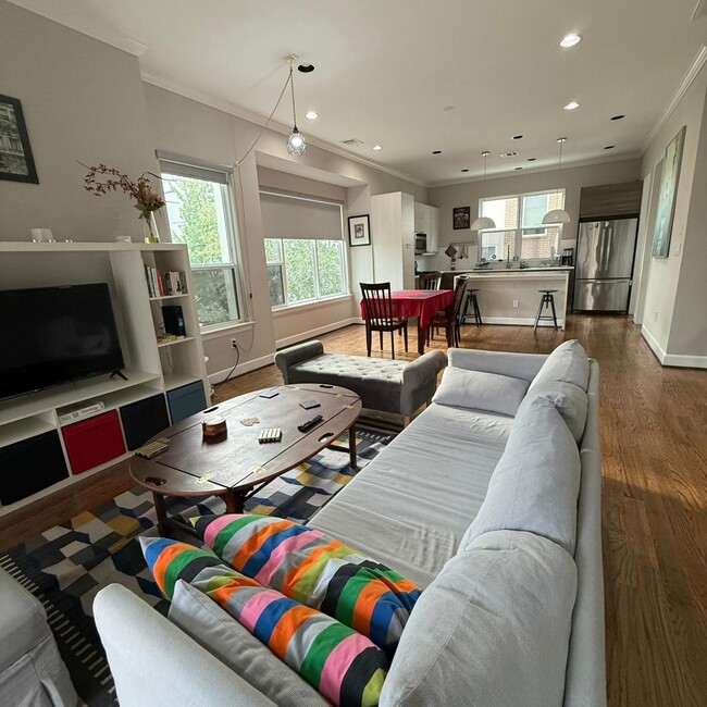 Building Photo - 1224 Summer St