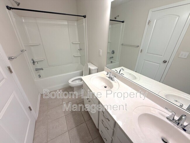 Building Photo - 729 Willshire Falls Dr