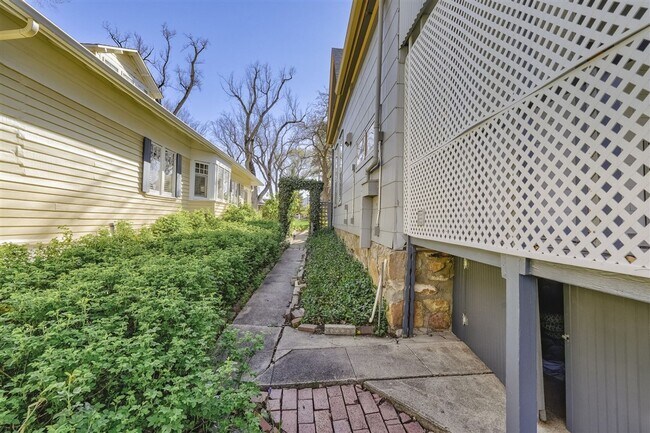 Building Photo - Historic Mount Vernon 4x1.5 Home Steps from Downtown Prescott