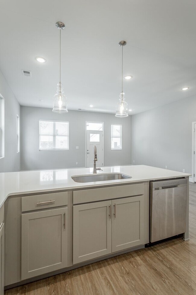 Building Photo - Brand new 3 bedroom 2 bath