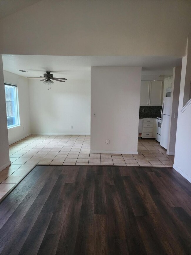 Building Photo - 1953-1955 Glen Ridge Dr