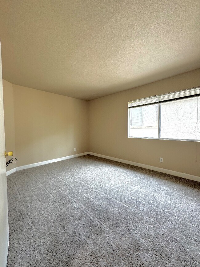 Building Photo - 5024 Rodeo Cir