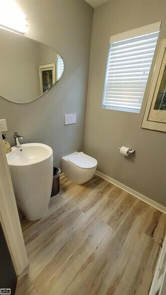 Building Photo - 1277 E Lincoln St