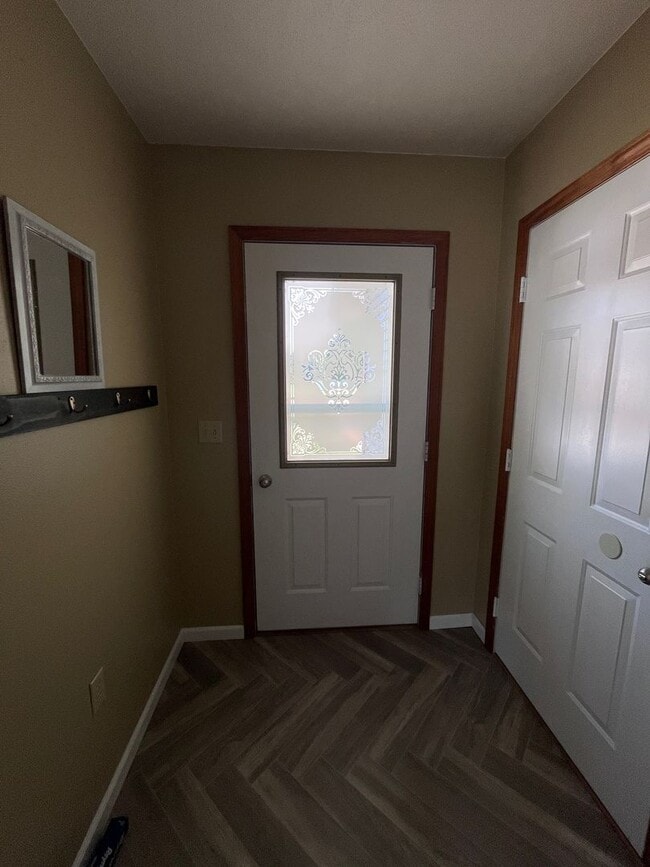 Building Photo - Beautiful 2 Bedroom & 2 Bath Duplex in Shipshewana