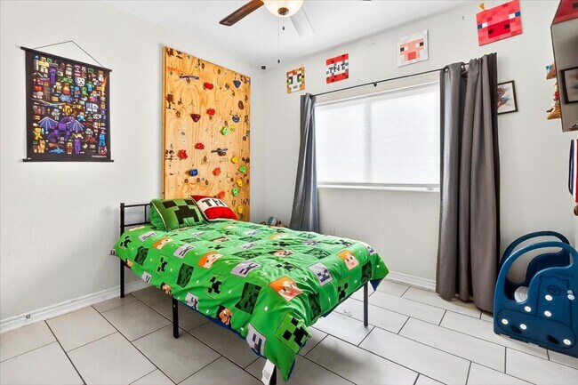 Building Photo - 2614 Vista del Sol