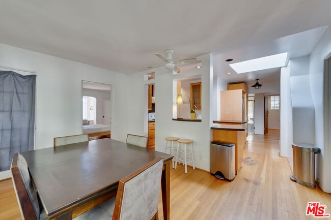 Building Photo - 10870 Wellworth Ave