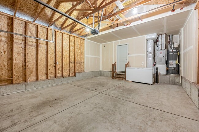 Building Photo - Montrose Rancher 3 bed 2 bath