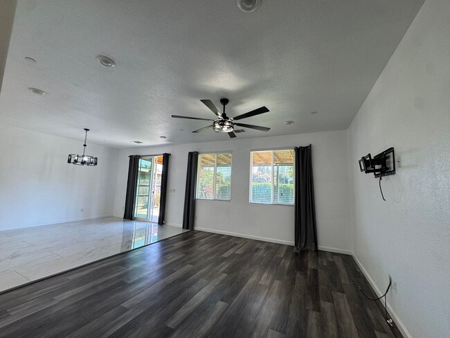 Building Photo - 2469 S Rogers Ln