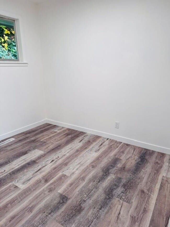 Building Photo - Completely Remodeled 3 Bedroom with Amazin...