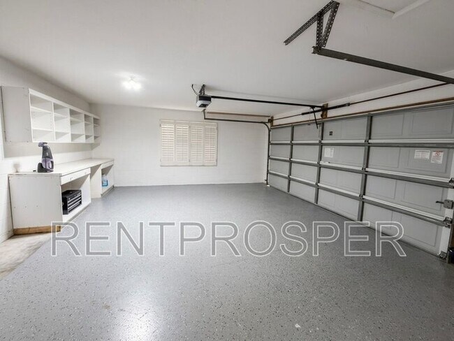 Building Photo - 63 Bay Lake Dr