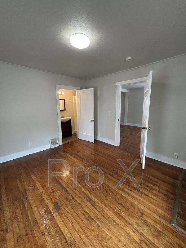 Building Photo - 106 W Hudson St
