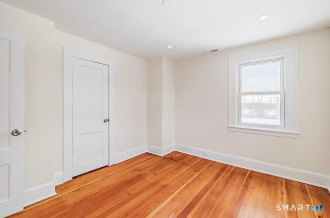 Building Photo - 8 Piney Ridge Rd