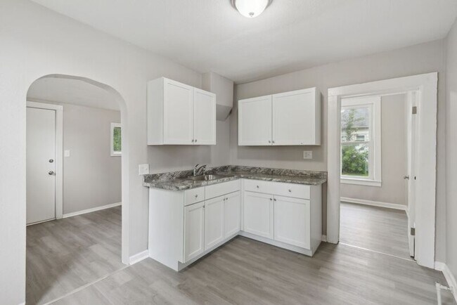 Building Photo - 336 Colburn St