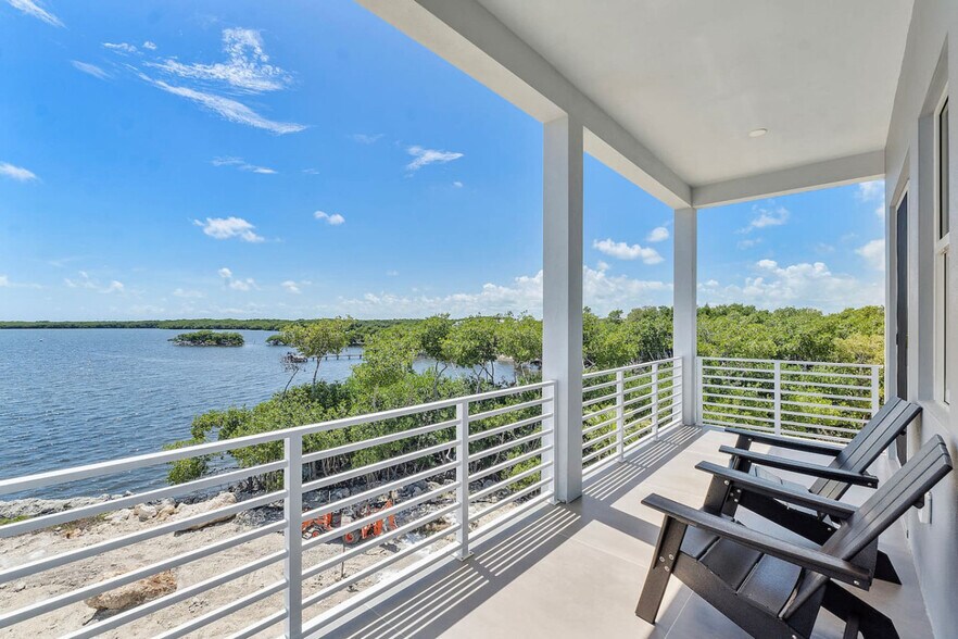 Building Photo - 99 Seaside Ave