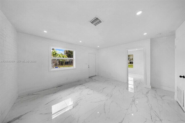 Building Photo - 2468 NW 21st St