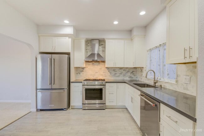 Building Photo - 465 35th Ave