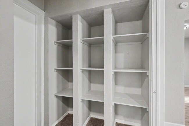 Building Photo - 537 SW 45th St