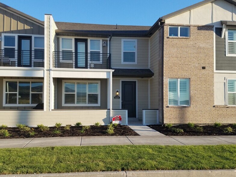 Building Photo - 1220 W Clark Ln