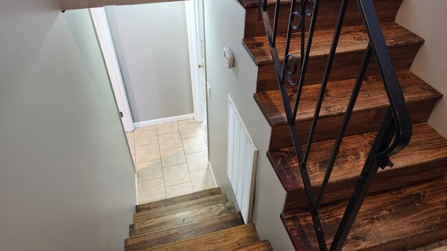 Building Photo - 3 bedroom with bonus room