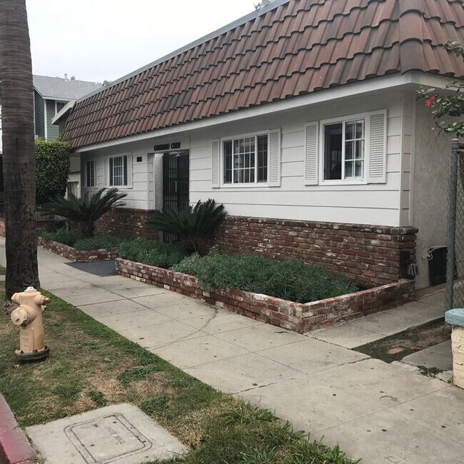 Building Photo - 1048 Coronado Avenue,