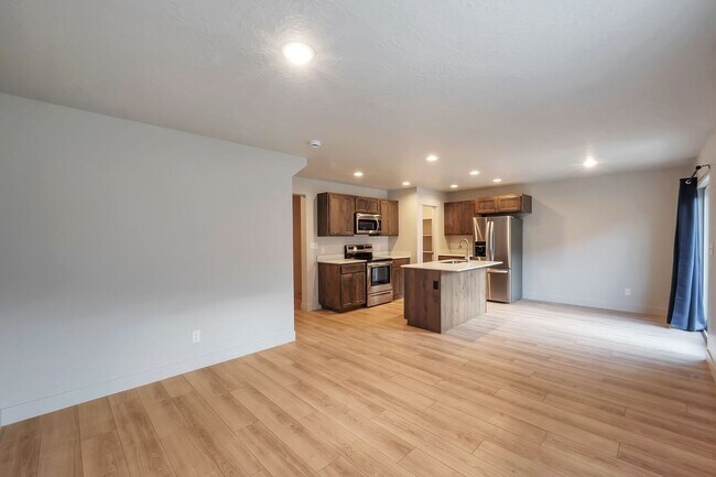 Building Photo - Join this growing Mapleton Village Community.