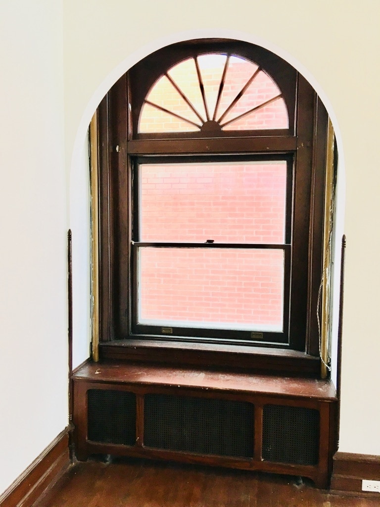 Window Nook - 343 College Ave