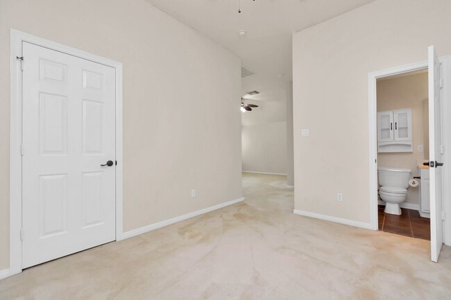 Building Photo - 16510 Bluff Springs Dr