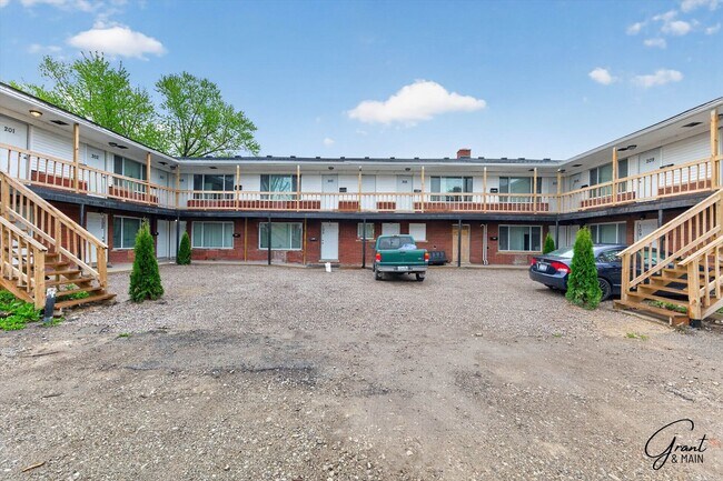 Building Photo - $995 - $1200 - Spacious 1 bedroom Apartments