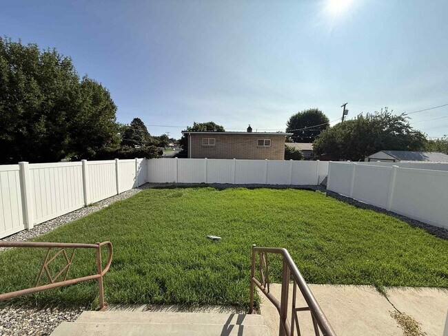 Building Photo - Duplex
