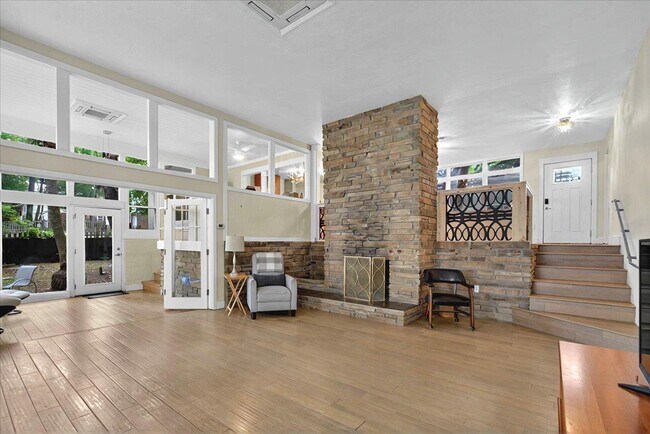 Building Photo - 1205 Gardenia Dr