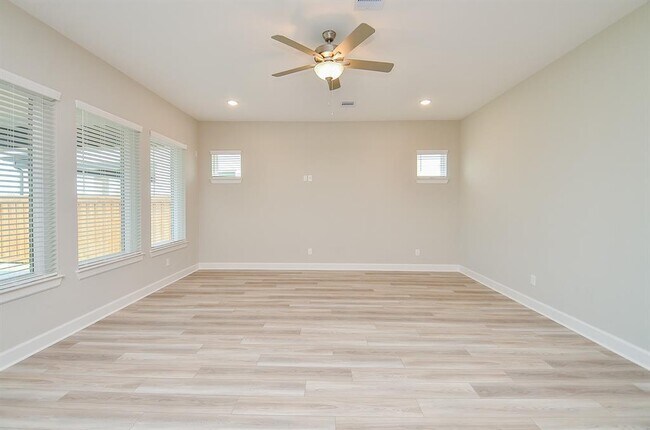 Building Photo - 13807 San Pasqual Pointe Dr