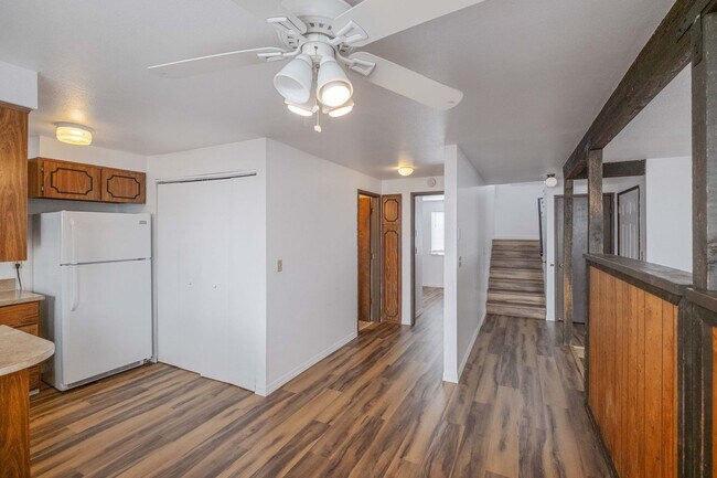 Building Photo - Beautiful 4 Bed, 2 Bath Townhouse with Lots of Closet Space and Laundry In Unit!