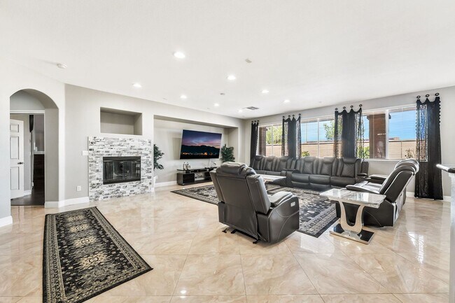 Building Photo - Fully Furnished Luxury Living with Expansive, Move-In Ready Comfort!