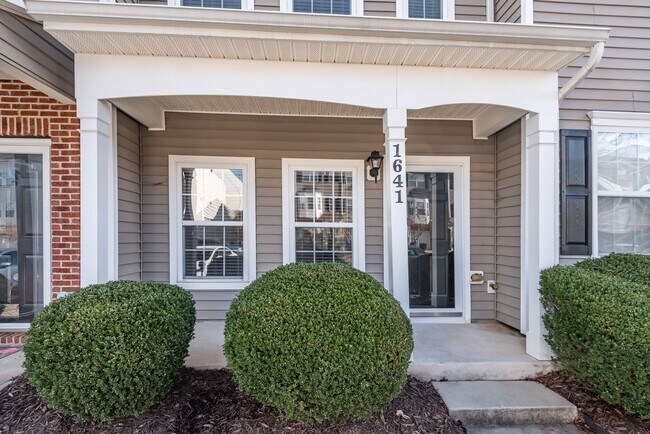 Building Photo - Two Bedroom Durham Townhouse: Available August 7th