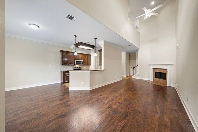 Building Photo - 2865 Westhollow Dr
