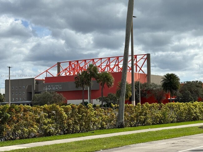 Building Photo - 610 NE 2nd St