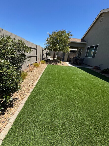 Building Photo - 5049 Cardero Way