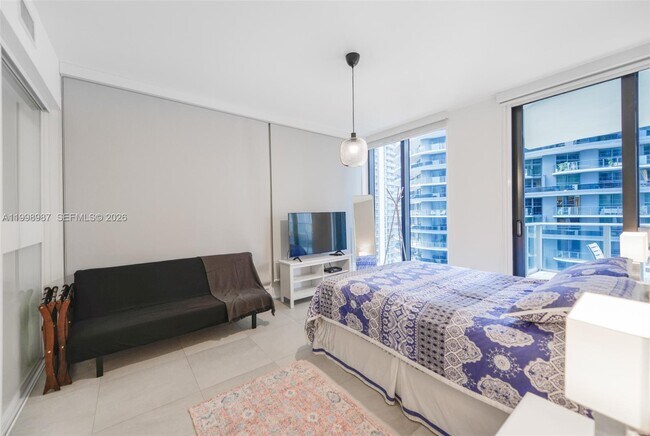 Building Photo - 1010 Brickell Ave