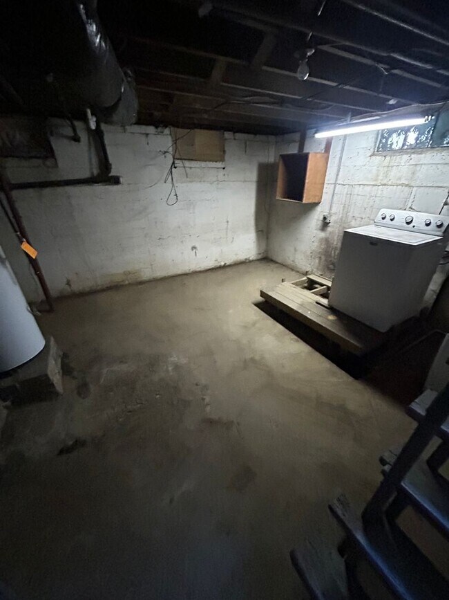 Building Photo - 841 Stanley Ave