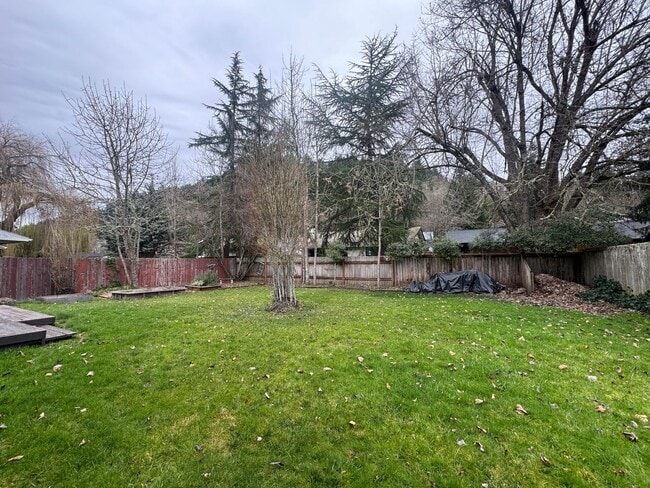 Building Photo - (HAR2) 2 Bedroom, 1 Bath Single Family Home