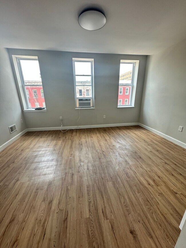 Building Photo - 931 N Stricker St