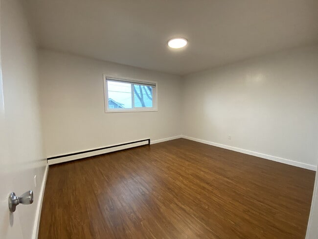 Building Photo - Cozy 1-Bed Retreat Overlooking Bellingham Bay with Utilities Savings!