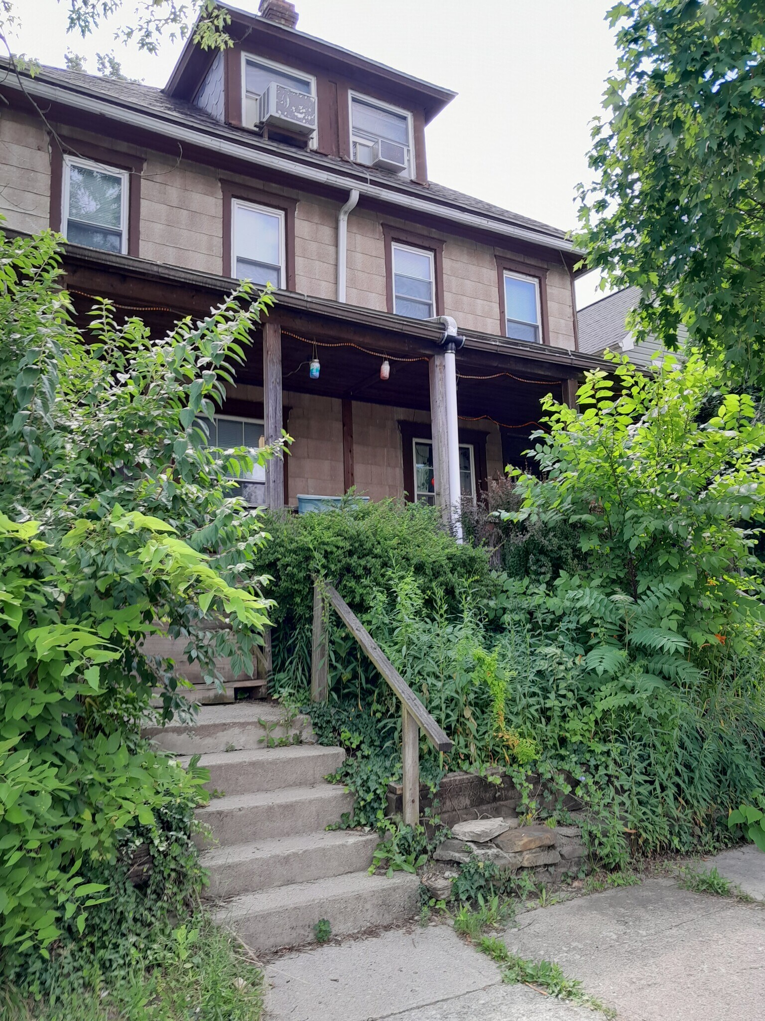 Building Photo - 2430 Indianola Ave