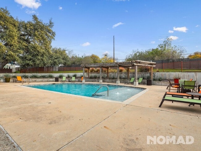 Building Photo - 2917 Bond Dr