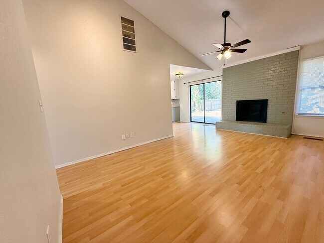 Building Photo - 3608 Peregrine Dr