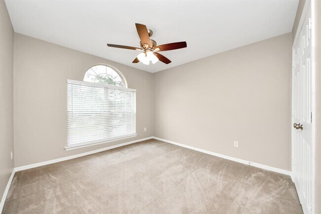 Building Photo - 8522 Sports Haven Dr