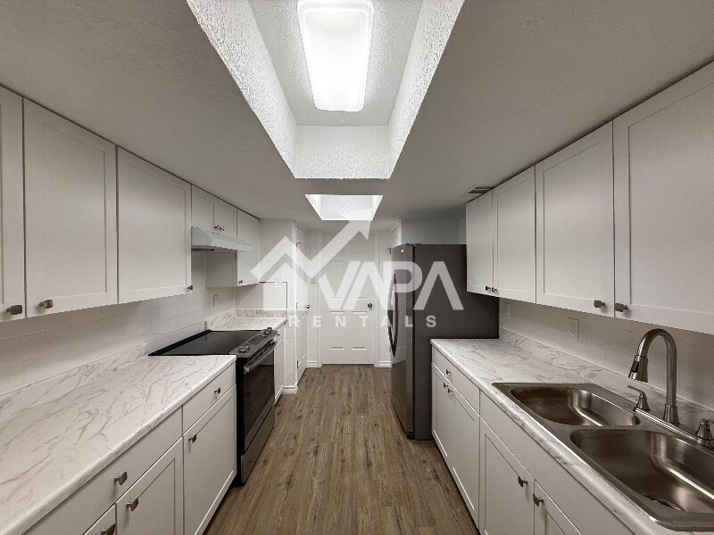 Building Photo - 6111 Feather Crest Ln