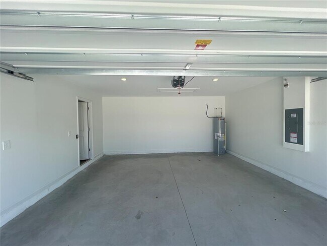 Building Photo - 3098 NE 38th St