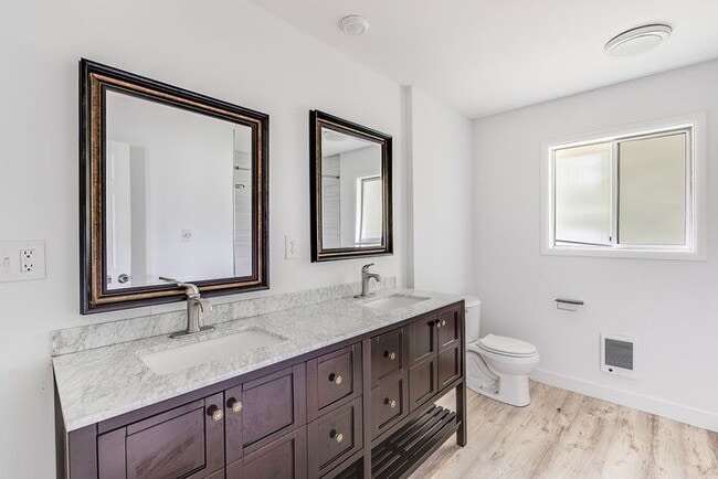 Building Photo - 2030 Ocean Beach Pl