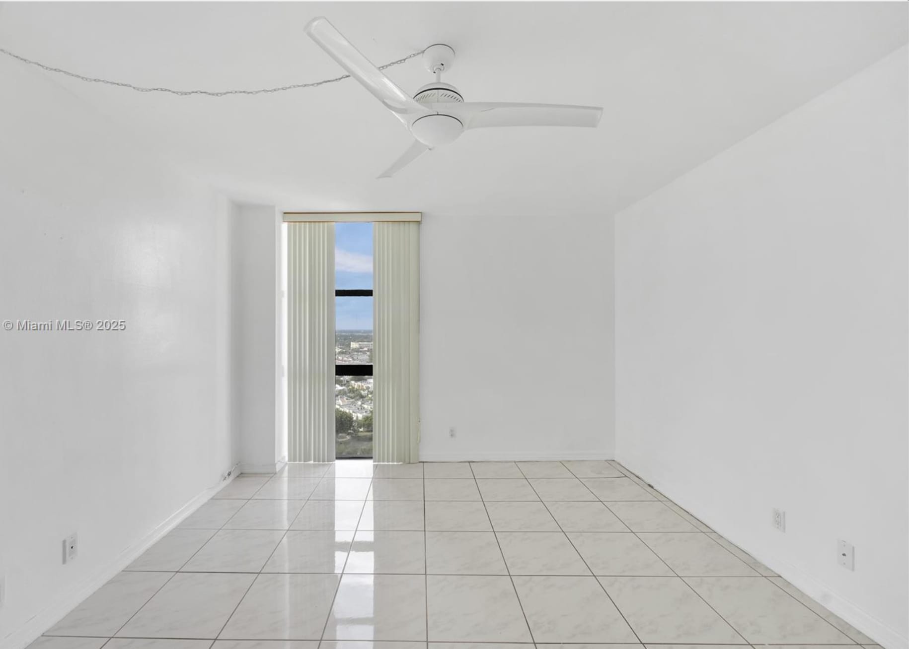 Building Photo - 20335 W Country Club Dr